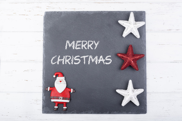 Kerstmis begroeting op een schoolbord met een Santa Claus - Foto, afbeelding