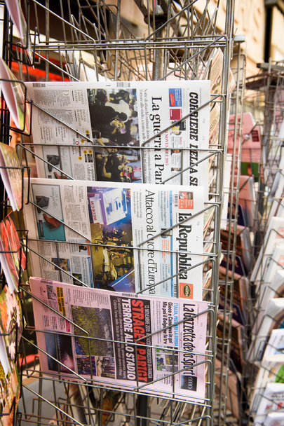front covers of Italian newspapers - Fotoğraf, Görsel