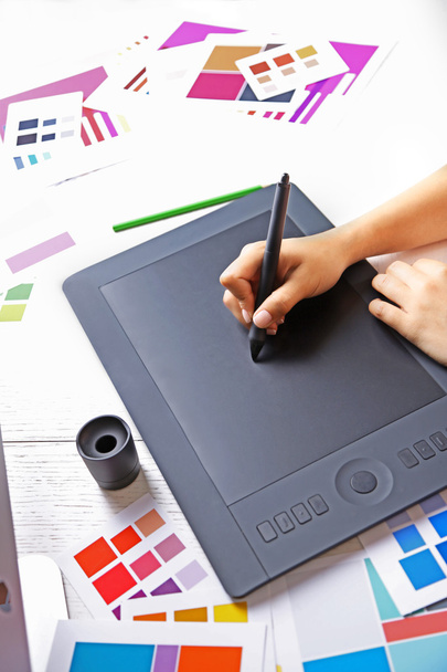 Artist drawing on graphic tablet - Foto, Imagen