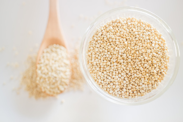 Nyers szerves fehér quinoa seeds - Fotó, kép