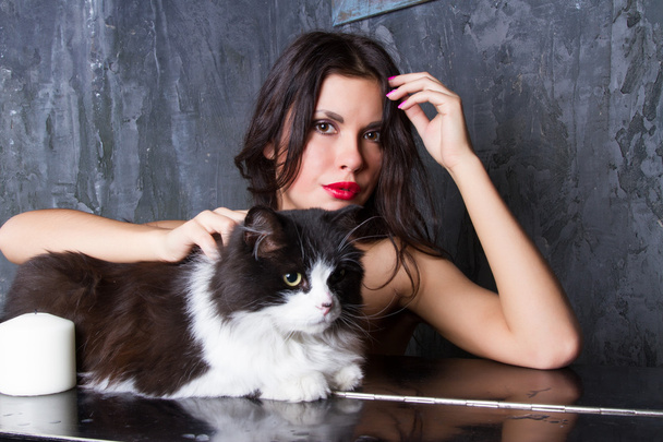 girl with a cat at the piano - Foto, immagini