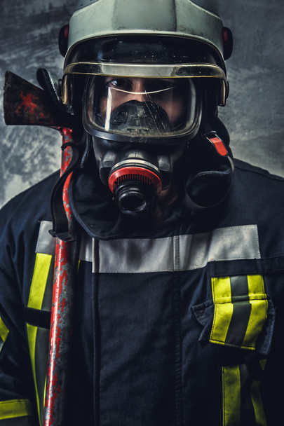 Zachránit hasič v bezpečná helma - Fotografie, Obrázek