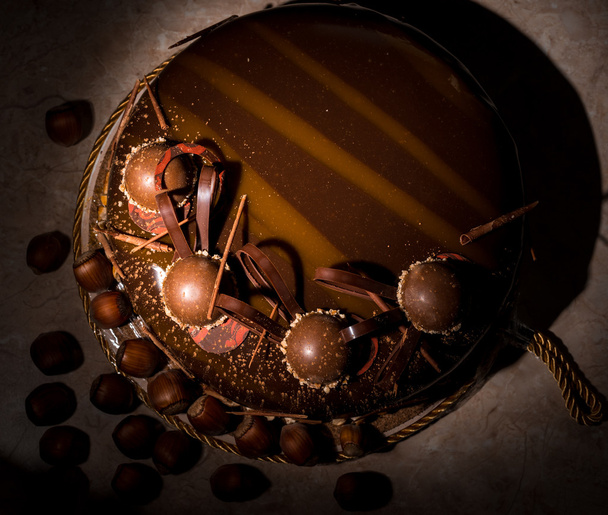 chocoladetaart met noten - Foto, afbeelding
