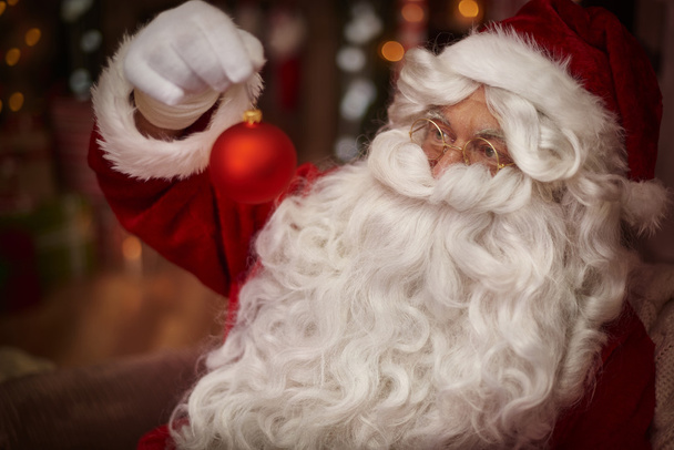 Santa Claus holding christmas bubble - Foto, Imagen