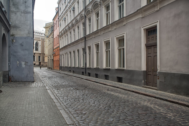 Вузький середньовічні вулиці в Старе місто міста Рига, Латвія. - Фото, зображення