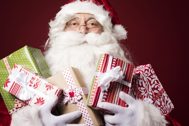 Santa Claus s hromady dárků - Fotografie, Obrázek