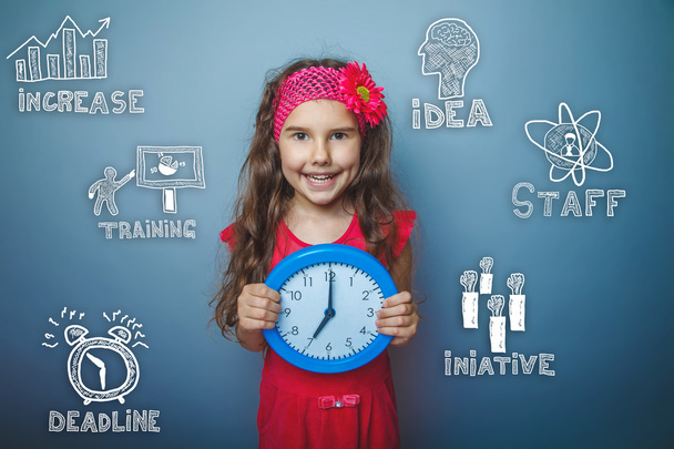 Teenage girl holding a clock and smiling happy thumbnail icons s - Foto, afbeelding