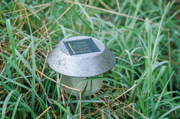 a lâmpada de jardim em baterias solares
 - Foto, Imagem