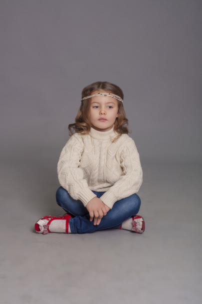 Little girl in white sweater and  jeans - Fotoğraf, Görsel