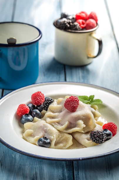 Delicious dumplings with berry fruits and cream - Foto, immagini