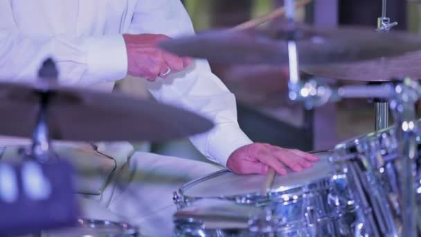 Profesionální hudebník hrající na bicí - Záběry, video