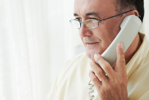Man having telephone conversation - Fotografie, Obrázek