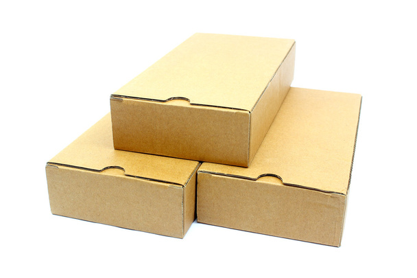 scatole di cartone su bianco
 - Foto, immagini