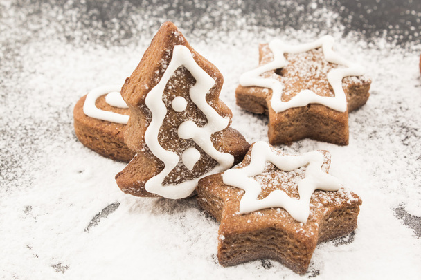 Gingerbread cookies sprinkle with powdered sugar - Foto, Imagem