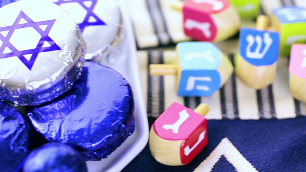 Πολύχρωμο Hanukkah ντρέιντελ - Πλάνα, βίντεο