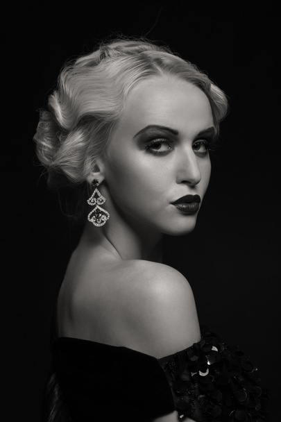 Beautiful blonde in vintage dress on a dark background - Valokuva, kuva