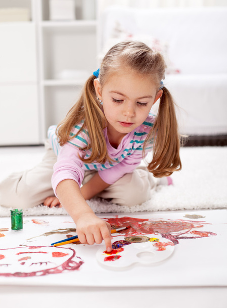 Little girl painting with finger - Fotó, kép