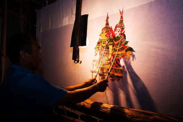 Традиційні на південь від Таїланд тінь театр ляльок - Фото, зображення