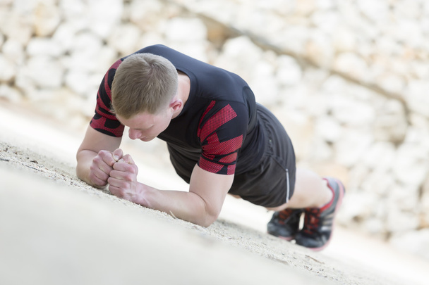 male runner stretching - Fotografie, Obrázek