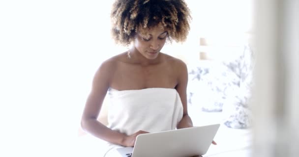 woman using laptop on bed - Felvétel, videó