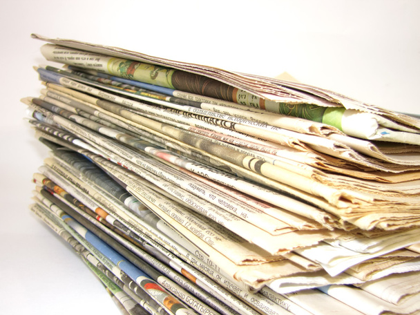 Una pila de periódicos
 - Foto, Imagen