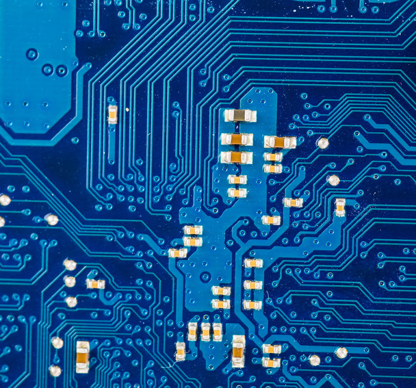 primer plano de la placa de circuito electrónico con procesador backgro azul
 - Foto, imagen