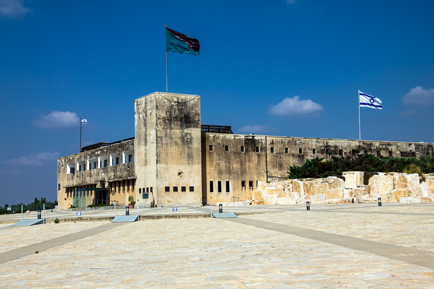 Latrun Fort (voormalig Brits-Palestijnse politiebureau) nu Yad Lashiryon (Armoured Corps) Museum. Israël - Foto, afbeelding