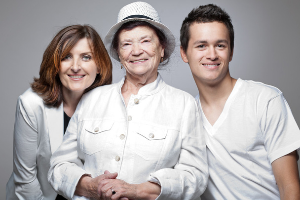 Großmutter mit erwachsener Tochter und Enkel.  - Foto, Bild
