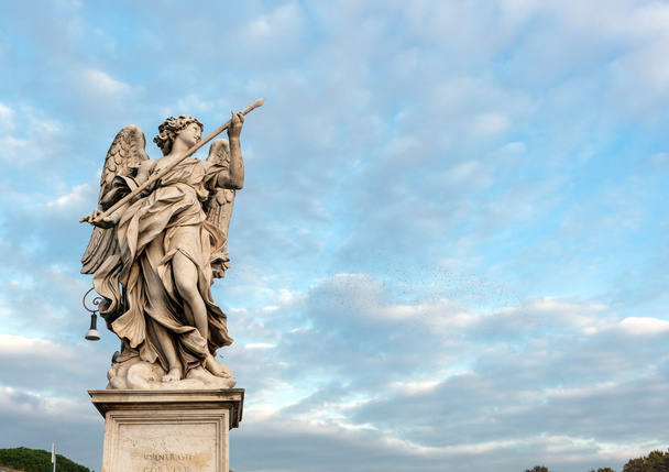 Angel statue on the bridge of Castle Sant'Angelo, Rome. - Valokuva, kuva
