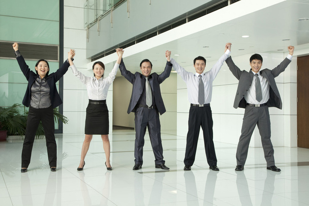 Business Team emelt karokkal - Fotó, kép
