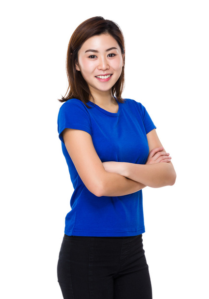 Asyalı genç kadın mavi tişört içinde - Fotoğraf, Görsel