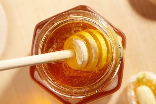 Miel avec bâton de bois
 - Photo, image