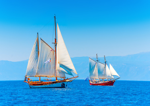 Barche a vela classiche in legno
 - Foto, immagini