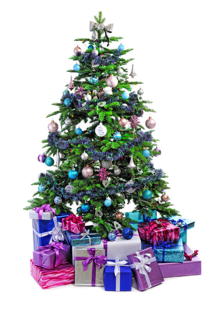 Рождественская елка с подарками - Фото, изображение