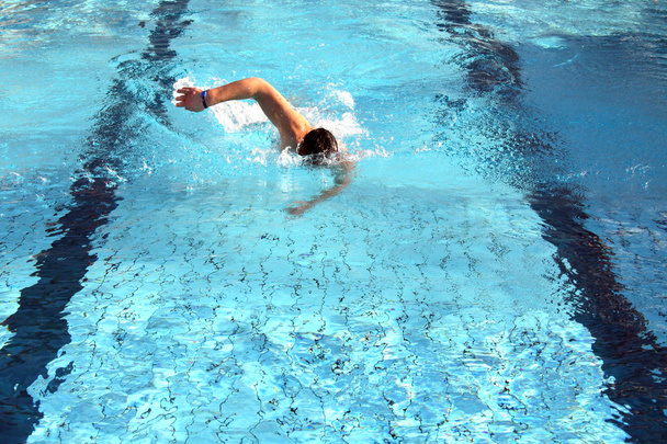 A man learn swim the crawl - Foto, Bild