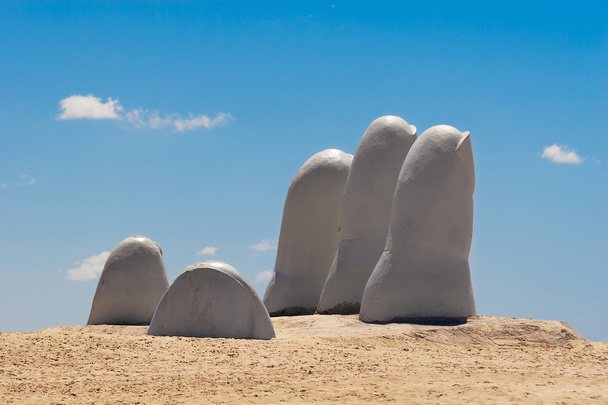 Sculpture manuelle, Punta del Este Uruguay
 - Photo, image