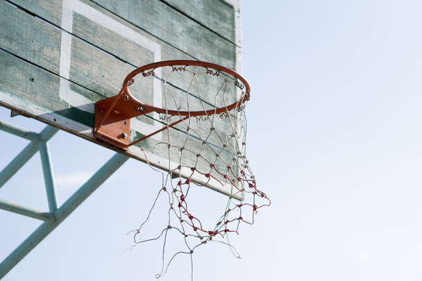 Basketballkorb aus Holz - Foto, Bild