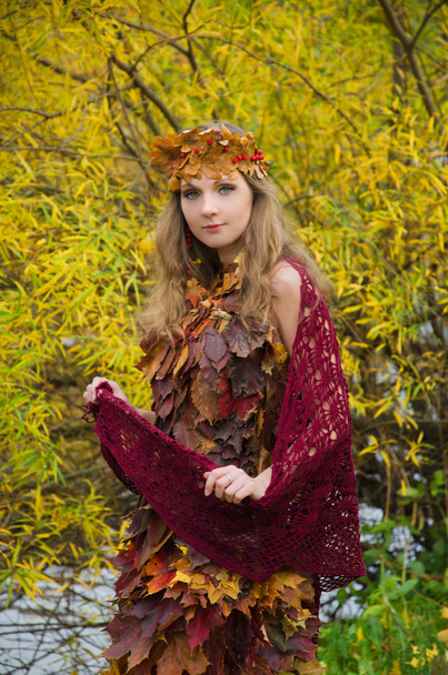 Сукня з листя
 - Фото, зображення