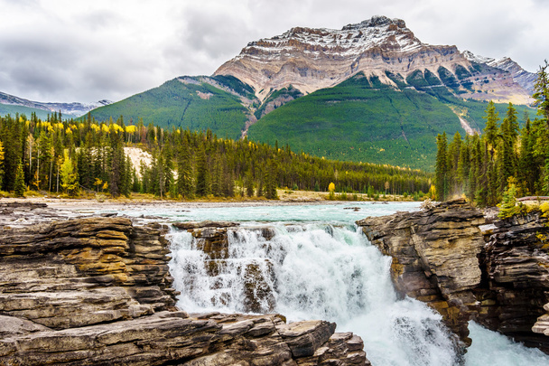 Athabasca Falls y el Monte Kerkeslin en el Parque Nacional Jasper
 - Foto, Imagen