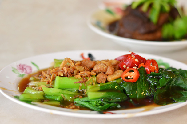 Stir fried chinese kale with oyster sauce - Foto, imagen