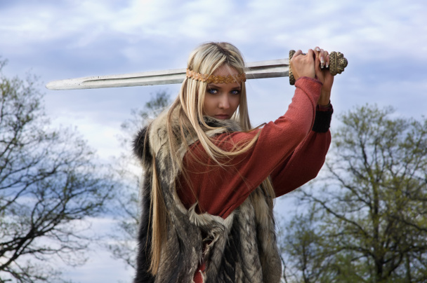 Viking meisje warrior - Foto, afbeelding
