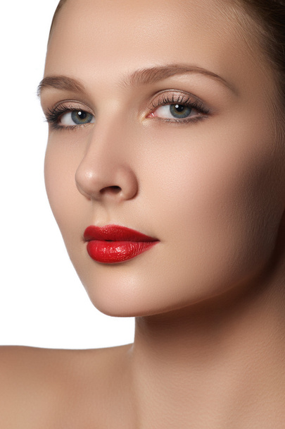Portrait of elegant woman with red lips. Beautiful young model with red lips. Sexy woman model with bright red lips makeup, and healthy shiny skin. Evening glamour style, fashion make-up - Φωτογραφία, εικόνα