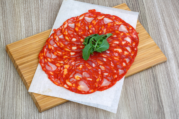Tradycyjne hiszpańskie salami - Chorizo - Zdjęcie, obraz