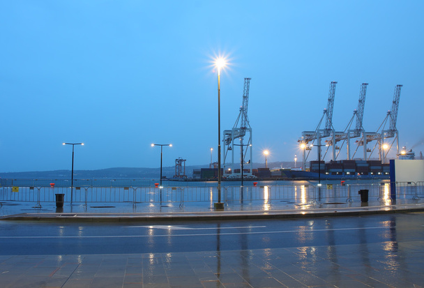 Industriële haven van Koper in Slovenië in de nacht - Foto, afbeelding