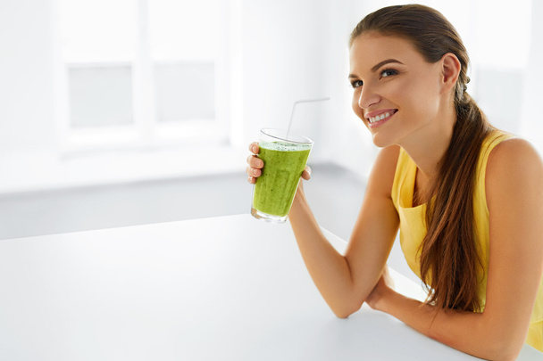 Healthy Lifestyle. Woman Drinking Detox Juice. Diet, Eating. Vegetarian Food. - Valokuva, kuva