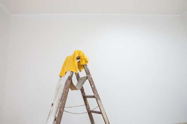 Kamer met een ladder - Foto, afbeelding