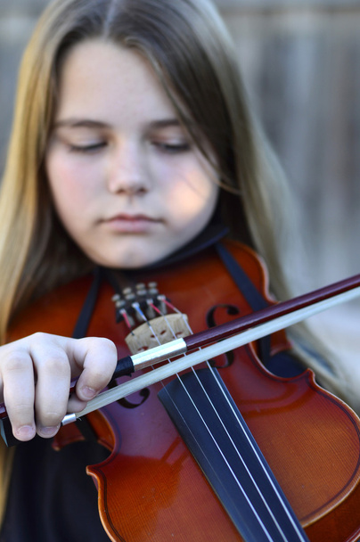 Fille jouant du violon - Photo, image