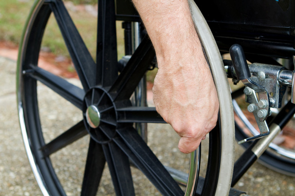 Mano en silla de ruedas
 - Foto, imagen