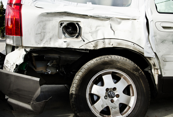 auto met lichaam schade - Foto, afbeelding