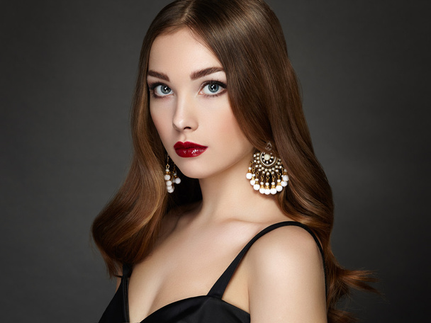 Fashion portrait of elegant woman with magnificent hair - Photo, image